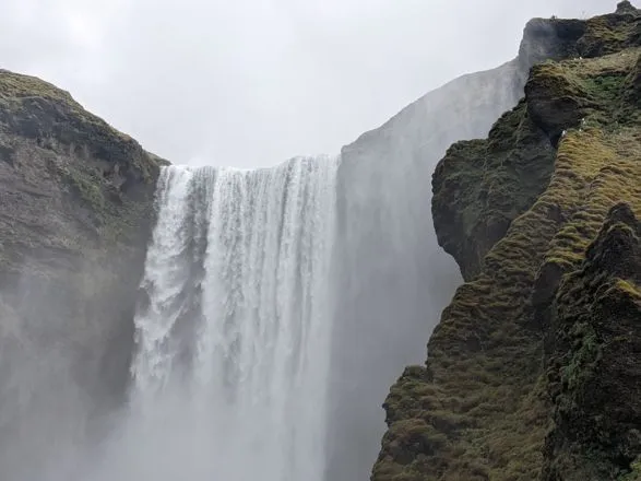 Falls by the cliff